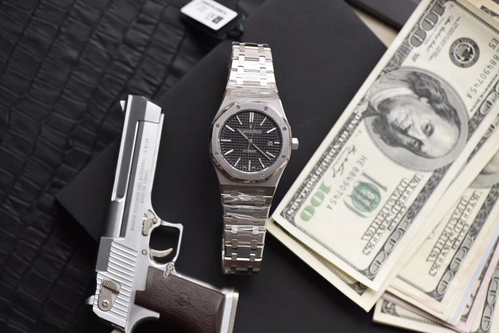 【视频测评JF Perfect  High quality  Replica Watches 】Audemars Piguet 皇家橡树系列15400ST.OO.1220ST.03《蓝面》男表 / JF AP 15400ST