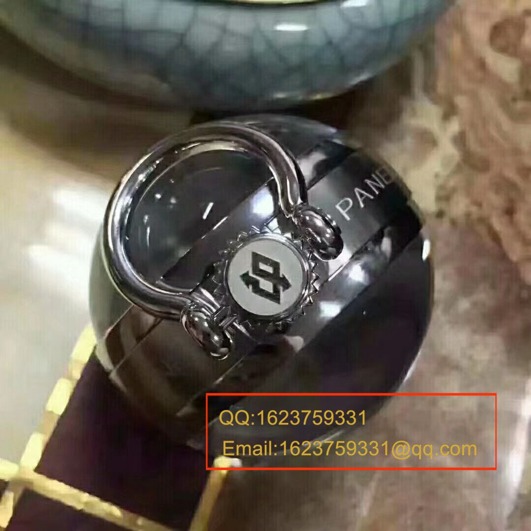  Panerai  Panerai “办公室毒物” TABLE CLOCK PAM00581  / PA092