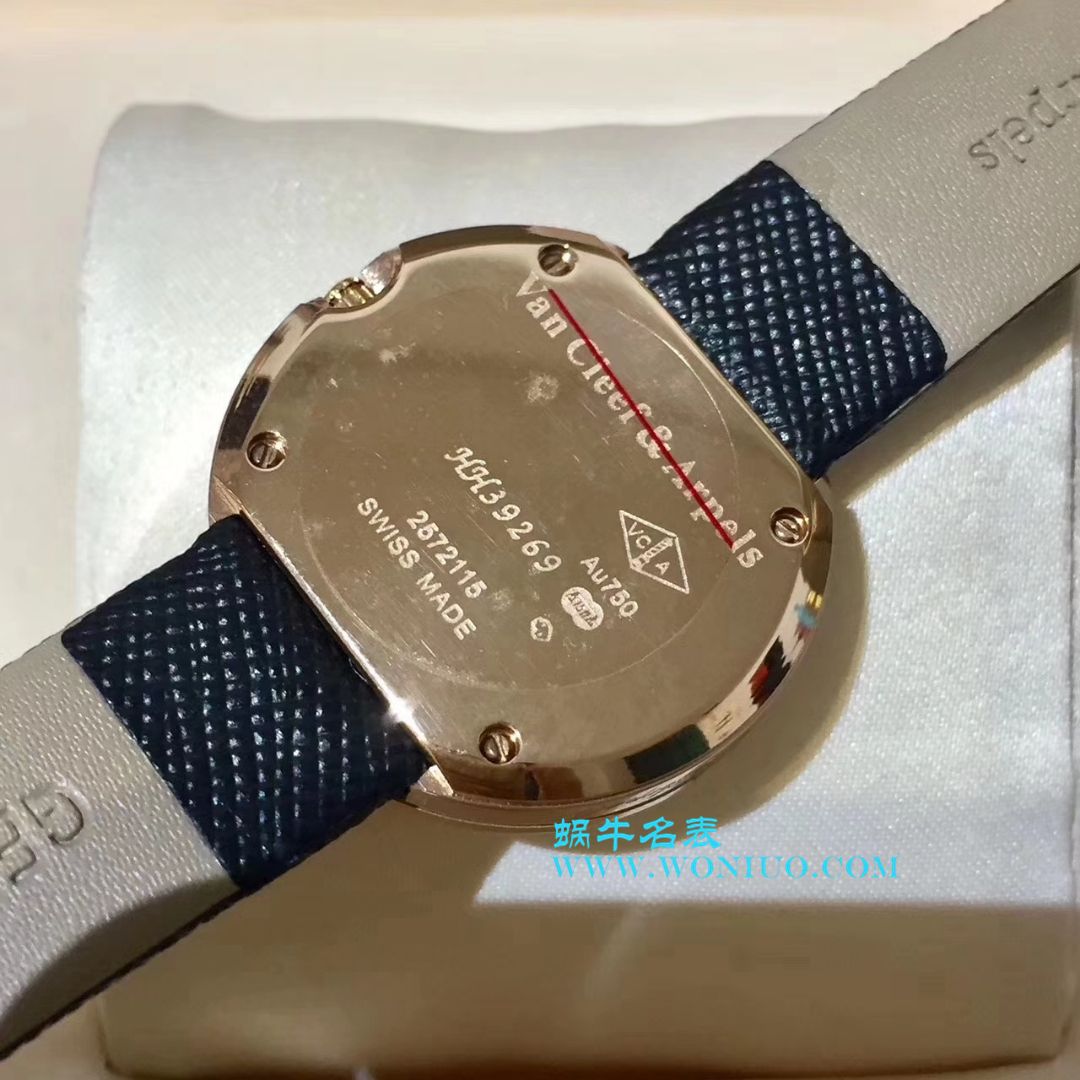 独家实拍 梵克雅宝 喜鹊女士 wrist watches 俏皮可爱 寓意深厚 吊坠可以自由转动 / 梵克雅宝VCA04