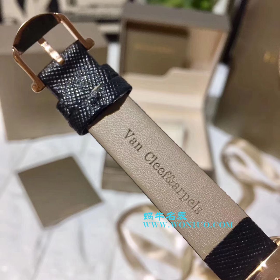 独家实拍 梵克雅宝 喜鹊女士 wrist watches 俏皮可爱 寓意深厚 吊坠可以自由转动 / 梵克雅宝VCA04