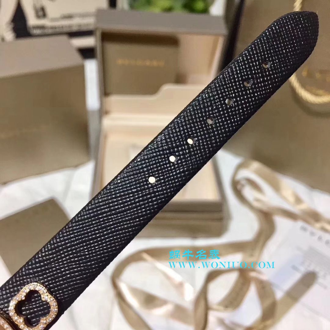 独家实拍 梵克雅宝 喜鹊女士 wrist watches 俏皮可爱 寓意深厚 吊坠可以自由转动 / 梵克雅宝VCA04