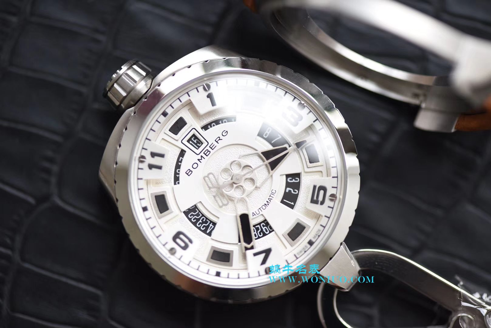 BB FACTORY 巧思之作【一表两用 奇思妙构】BBF出品BOMBERG BOLD系列 wrist watches 劲酷登场， / BB002