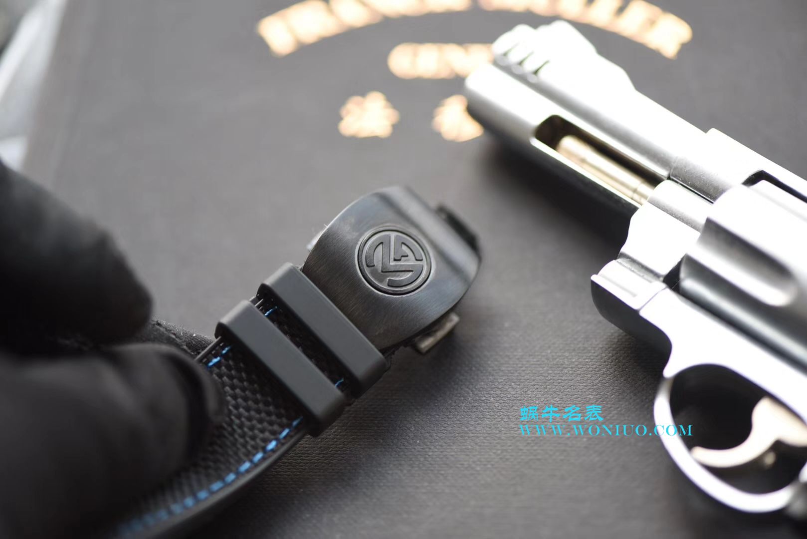 法穆兰FRANCK MULLER Replica Copy 再创新作V45在夜幕低垂之时，Vanguard Carbon  fibre 展现充满未来感的外型，令人耳目一新 / FL026