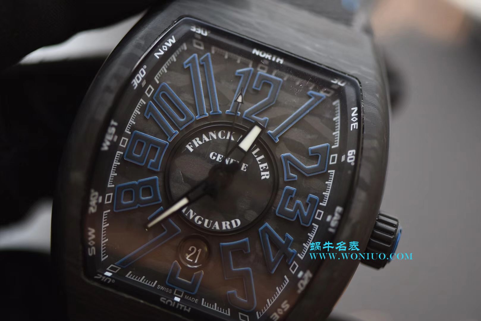 法穆兰FRANCK MULLER Replica Copy 再创新作V45在夜幕低垂之时，Vanguard Carbon  fibre 展现充满未来感的外型，令人耳目一新 / FL026