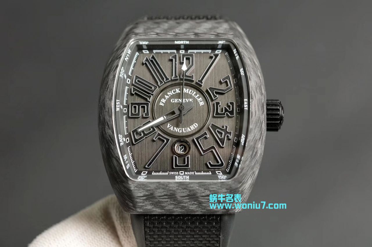 法穆兰FRANCK MULLER Replica Copy 再创新作V45在夜幕低垂之时，Vanguard Carbon  fibre 展现充满未来感的外型，令人耳目一新 / FL026