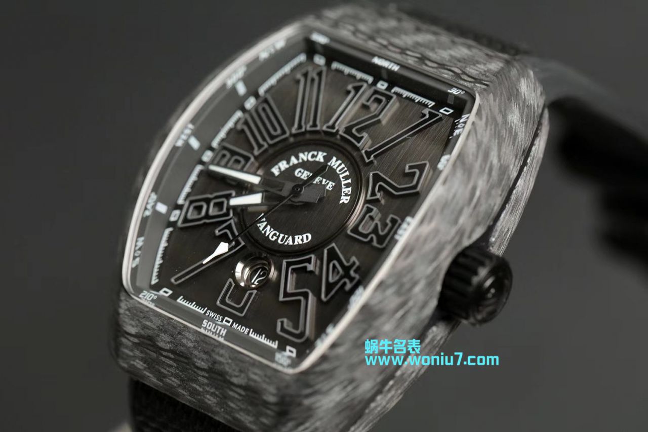 法穆兰FRANCK MULLER Replica Copy 再创新作V45在夜幕低垂之时，Vanguard Carbon  fibre 展现充满未来感的外型，令人耳目一新 / FL026