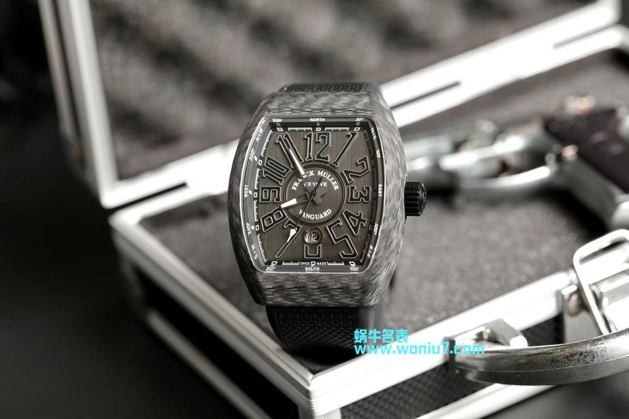 法穆兰FRANCK MULLER Replica Copy 再创新作V45在夜幕低垂之时，Vanguard Carbon  fibre 展现充满未来感的外型，令人耳目一新 / FL026