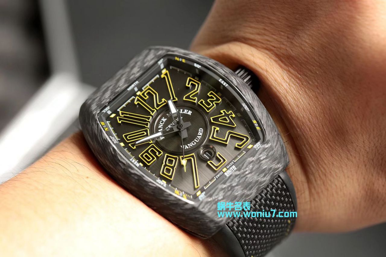 法穆兰FRANCK MULLER Replica Copy 再创新作V45在夜幕低垂之时，Vanguard Carbon  fibre 展现充满未来感的外型，令人耳目一新 / FL026