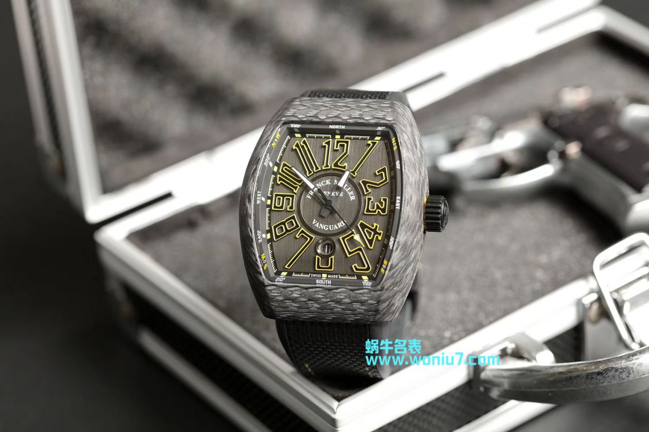 法穆兰FRANCK MULLER Replica Copy 再创新作V45在夜幕低垂之时，Vanguard Carbon  fibre 展现充满未来感的外型，令人耳目一新 / FL026