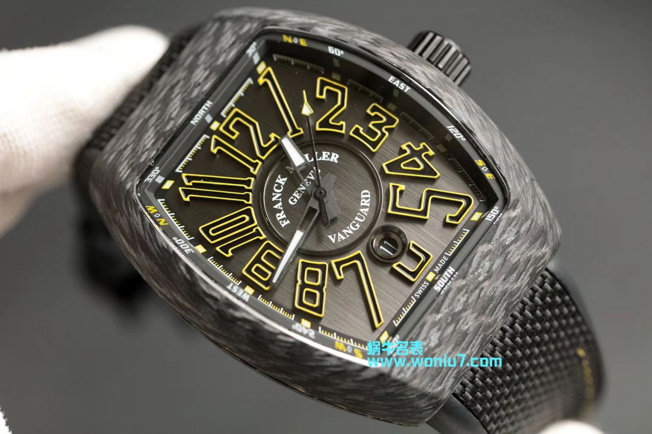 法穆兰FRANCK MULLER Replica Copy 再创新作V45在夜幕低垂之时，Vanguard Carbon  fibre 展现充满未来感的外型，令人耳目一新 / FL026