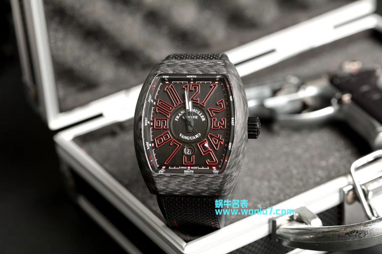 法穆兰FRANCK MULLER Replica Copy 再创新作V45在夜幕低垂之时，Vanguard Carbon  fibre 展现充满未来感的外型，令人耳目一新 / FL026