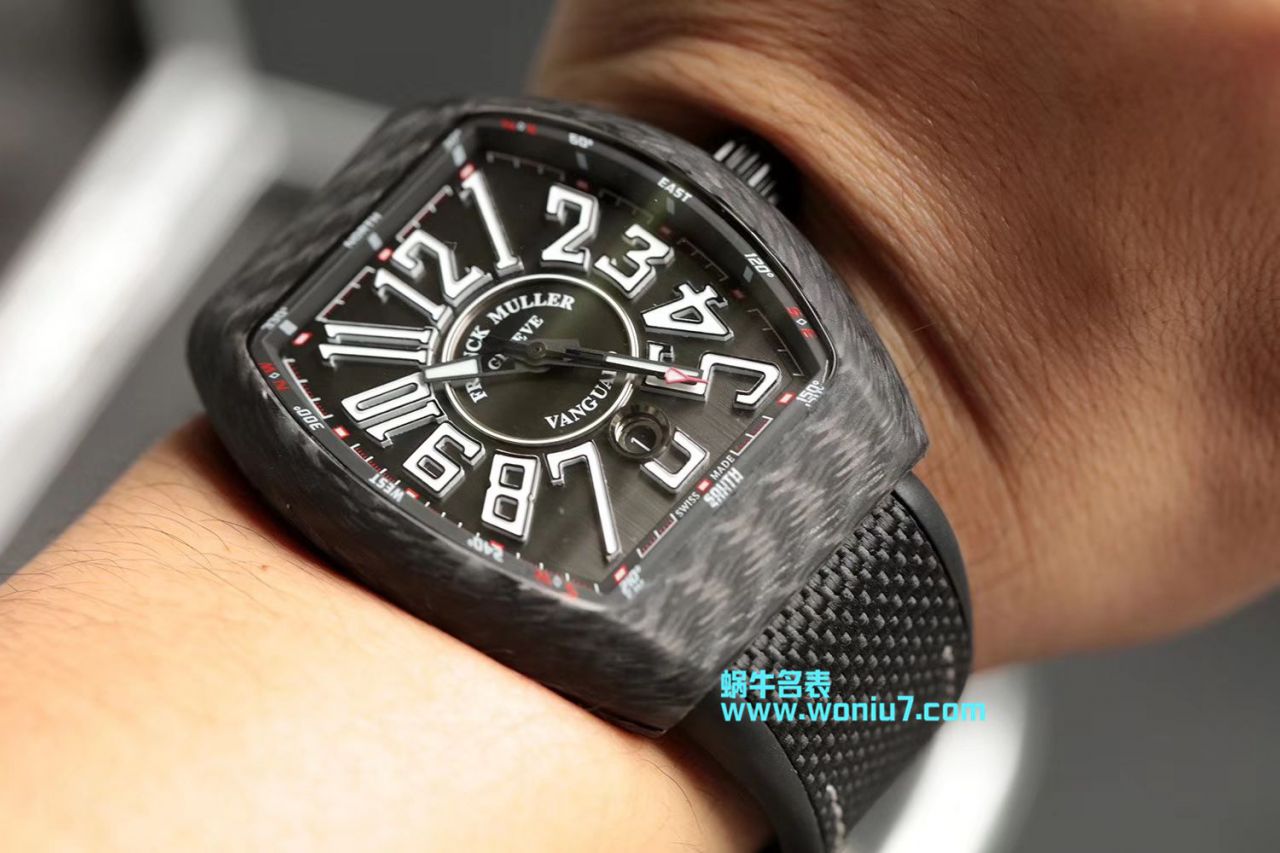 法穆兰FRANCK MULLER Replica Copy 再创新作V45在夜幕低垂之时，Vanguard Carbon  fibre 展现充满未来感的外型，令人耳目一新 / FL026