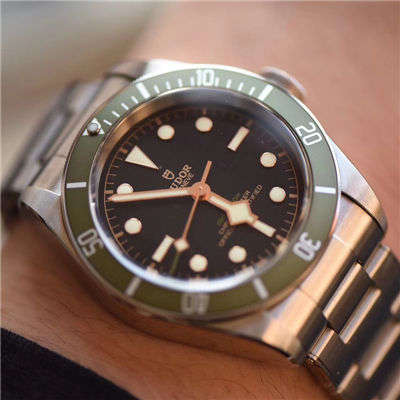 【ZF小绿花特别版】 Tudor 启承系列 Replica Copy Black Bay潜水表 wrist watches 