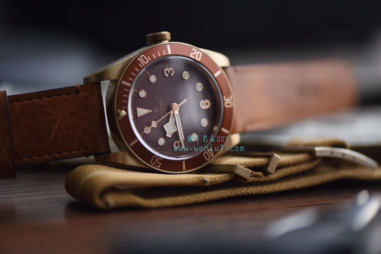 【独家视频测评KW1:1 High quality  Replica Watches 】 Tudor 启承系列M79250BM-0001 小铜花V2版本 / DTBA018A