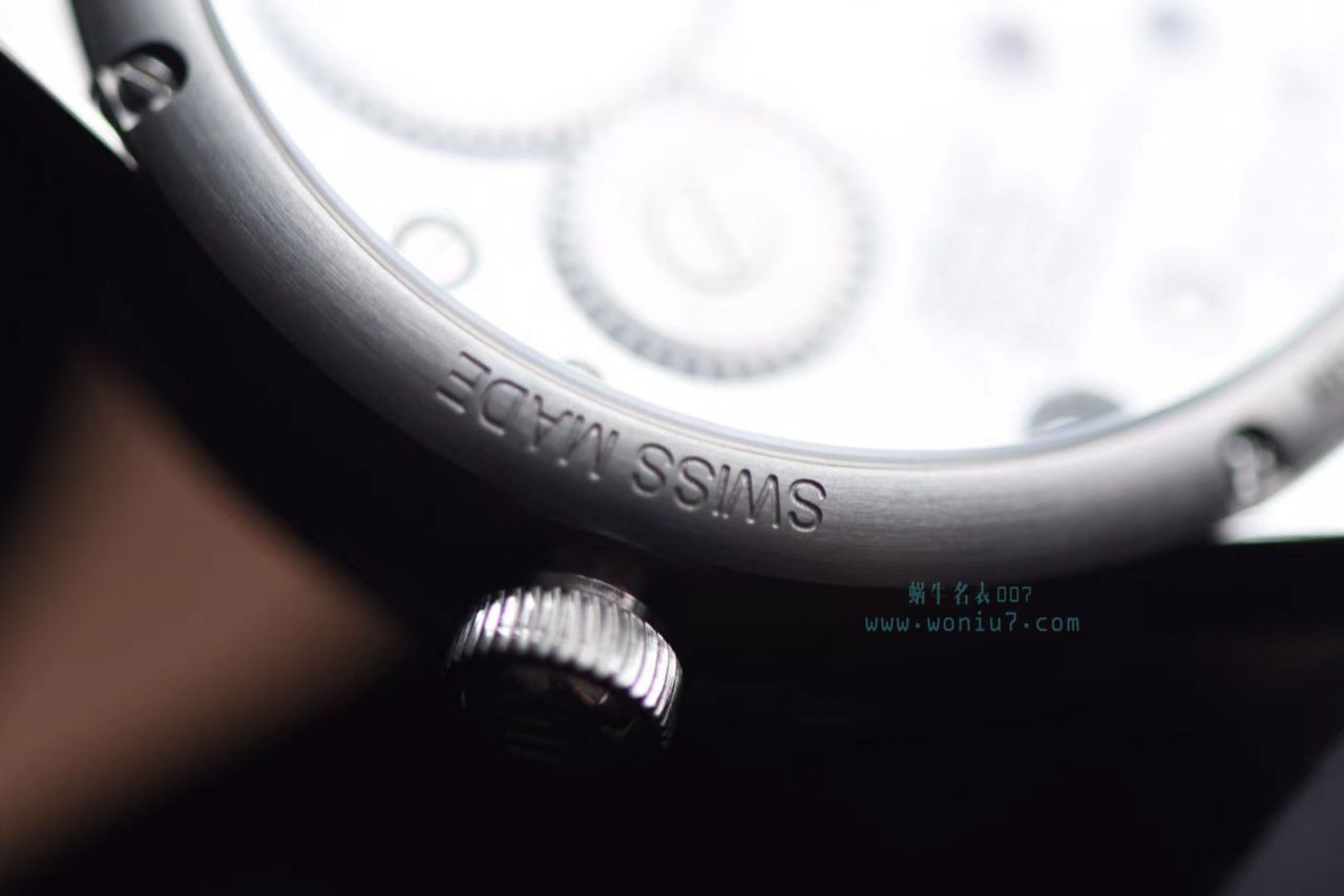 AM新品、最新艾美 方轮经典 wrist watches  MP7158-SS001-301-1黑面、MP7158-SS001-101-1白面 / AIMEI001