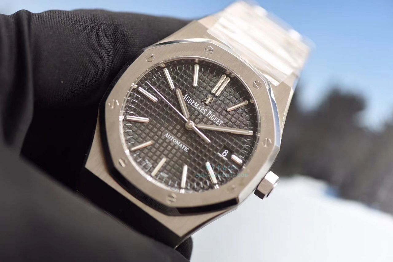 【视频测评JF Factory 1:1 Replica Watches 】Audemars Piguet 皇家橡树系列15400ST.OO.1220ST.03《黑盘》 wrist watches   / AP023