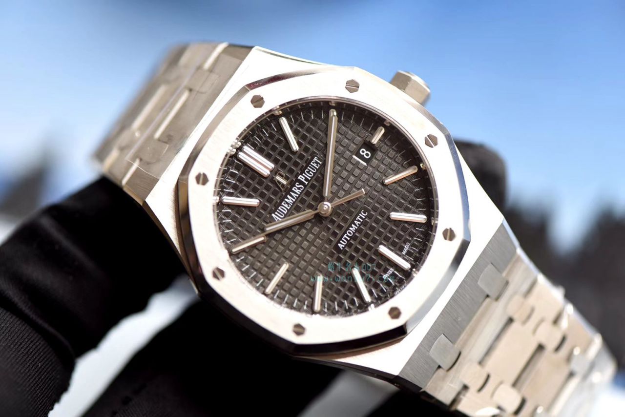 【视频测评JF Factory 1:1 Replica Watches 】Audemars Piguet 皇家橡树系列15400ST.OO.1220ST.03《黑盘》 wrist watches   / AP023