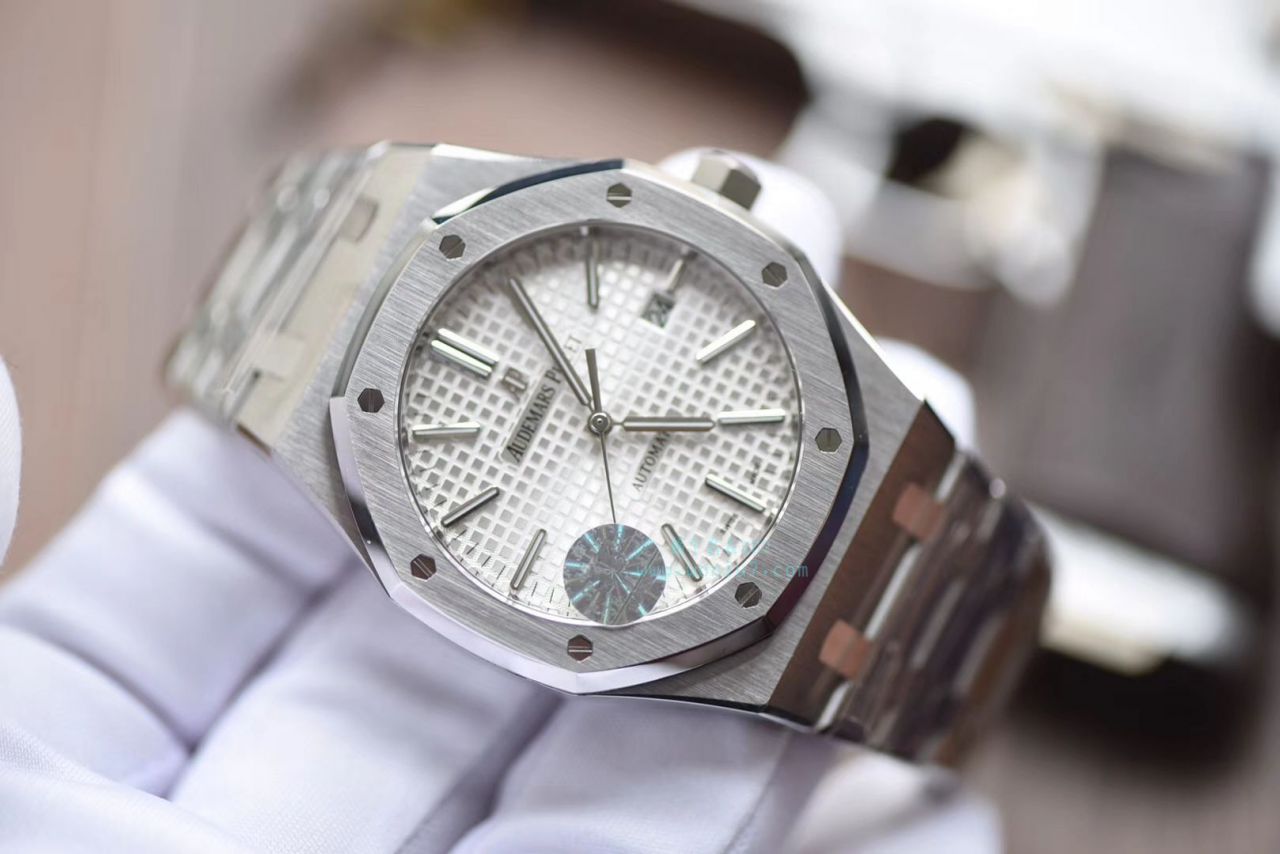 【视频解说】JF Factory  Perfect  Knockoff  Watches 之Audemars Piguet 皇家橡树系列15400ST.OO.1220ST.02男表 / APBF022B