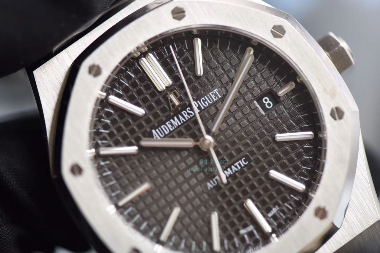【视频测评JF Factory 1:1 Replica Watches 】Audemars Piguet 皇家橡树系列15400ST.OO.1220ST.03《黑盘》 wrist watches   / AP023