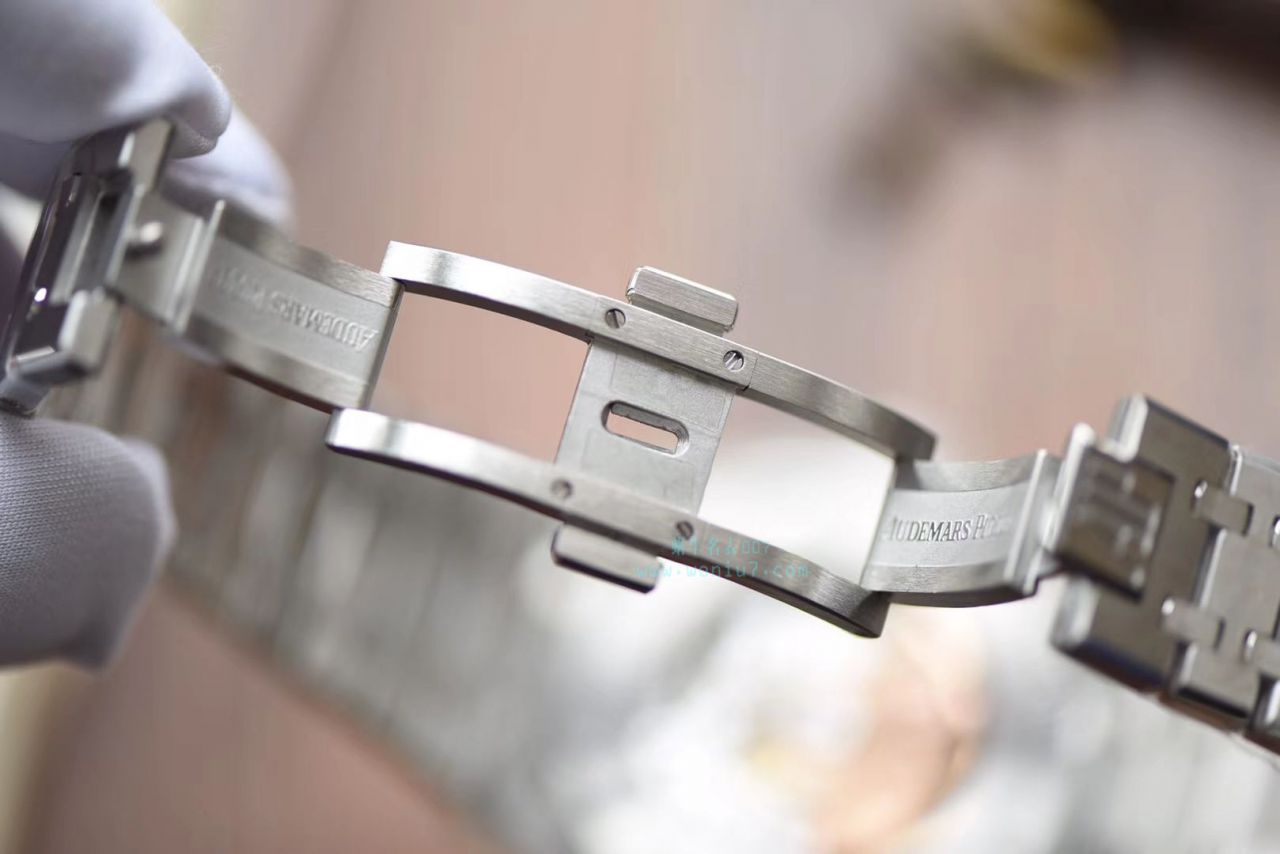 【视频解说】JF Factory  Perfect  Knockoff  Watches 之Audemars Piguet 皇家橡树系列15400ST.OO.1220ST.02男表 / APBF022B