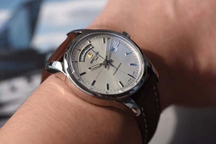 【 Video analysis  Replica 表和正品表的区别】V7出品 Breitling 越洋系列 Day-Date 款超级副本 / BL100