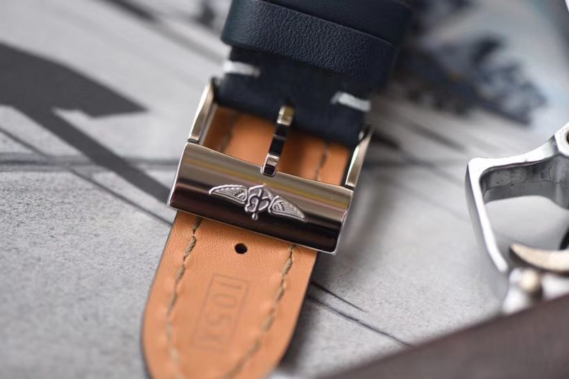 【 Video analysis  Replica 表和正品表的区别】V7出品 Breitling 越洋系列 Day-Date 款超级副本 / BL100