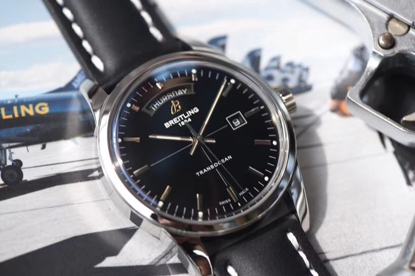 【 Video analysis  Replica 表和正品表的区别】V7出品 Breitling 越洋系列 Day-Date 款超级副本 / BL100