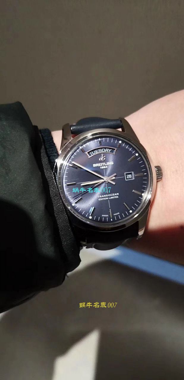 【 Video analysis  Replica 表和正品表的区别】V7出品 Breitling 越洋系列 Day-Date 款超级副本 / BL100