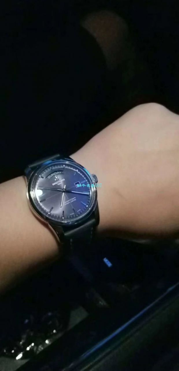 【 Video analysis  Replica 表和正品表的区别】V7出品 Breitling 越洋系列 Day-Date 款超级副本 / BL100