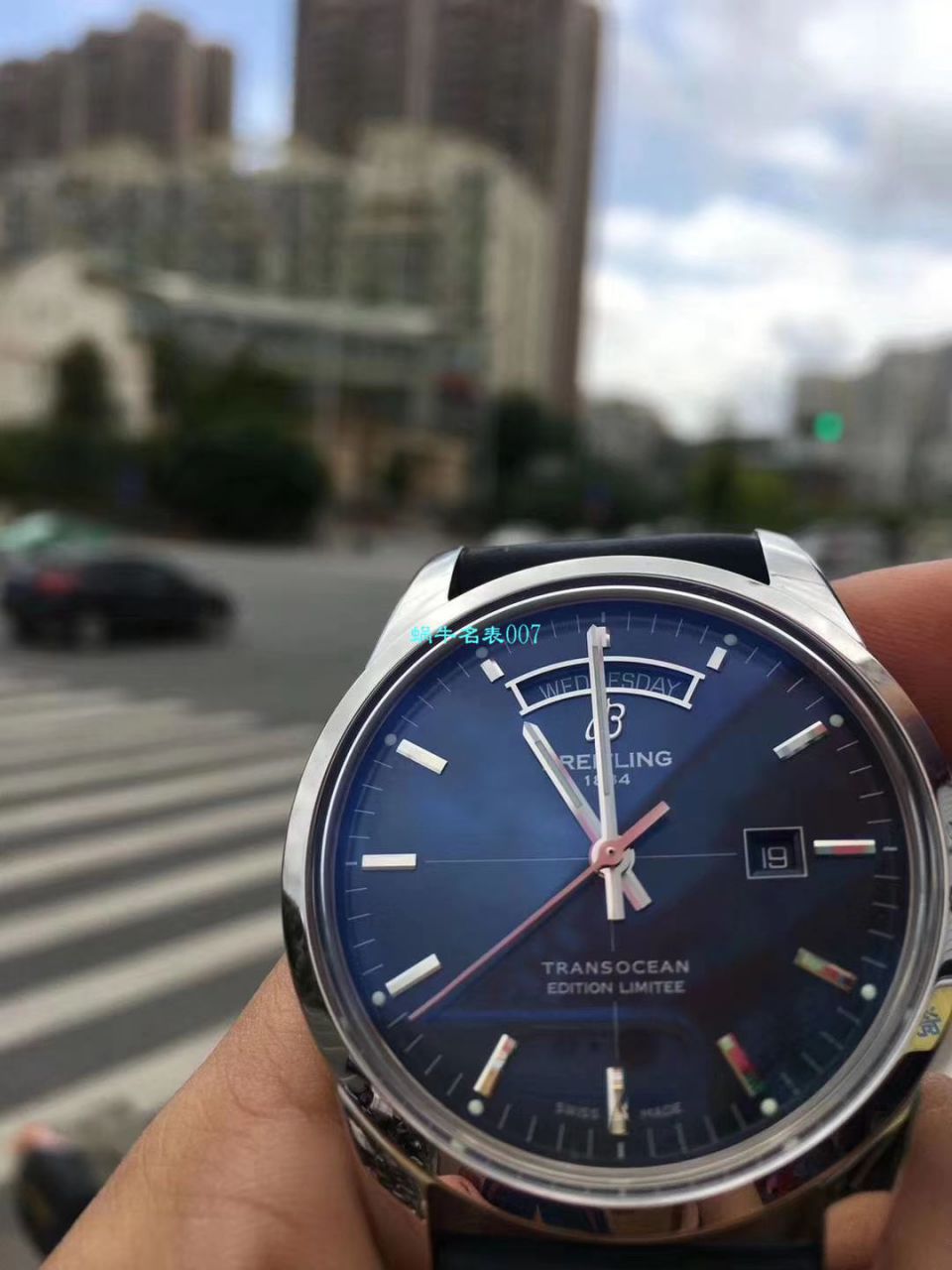 【 Video analysis  Replica 表和正品表的区别】V7出品 Breitling 越洋系列 Day-Date 款超级副本 / BL100