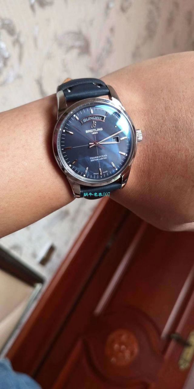 【 Video analysis  Replica 表和正品表的区别】V7出品 Breitling 越洋系列 Day-Date 款超级副本 / BL100