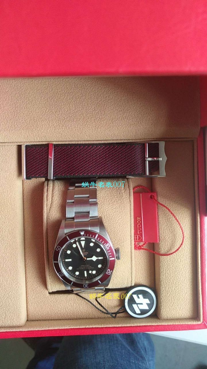 【独家视频测评 Perfect  High quality  Replica Watches 】 Tudor HERITAGE BLACK BAY系列79220R小红花 / DT009