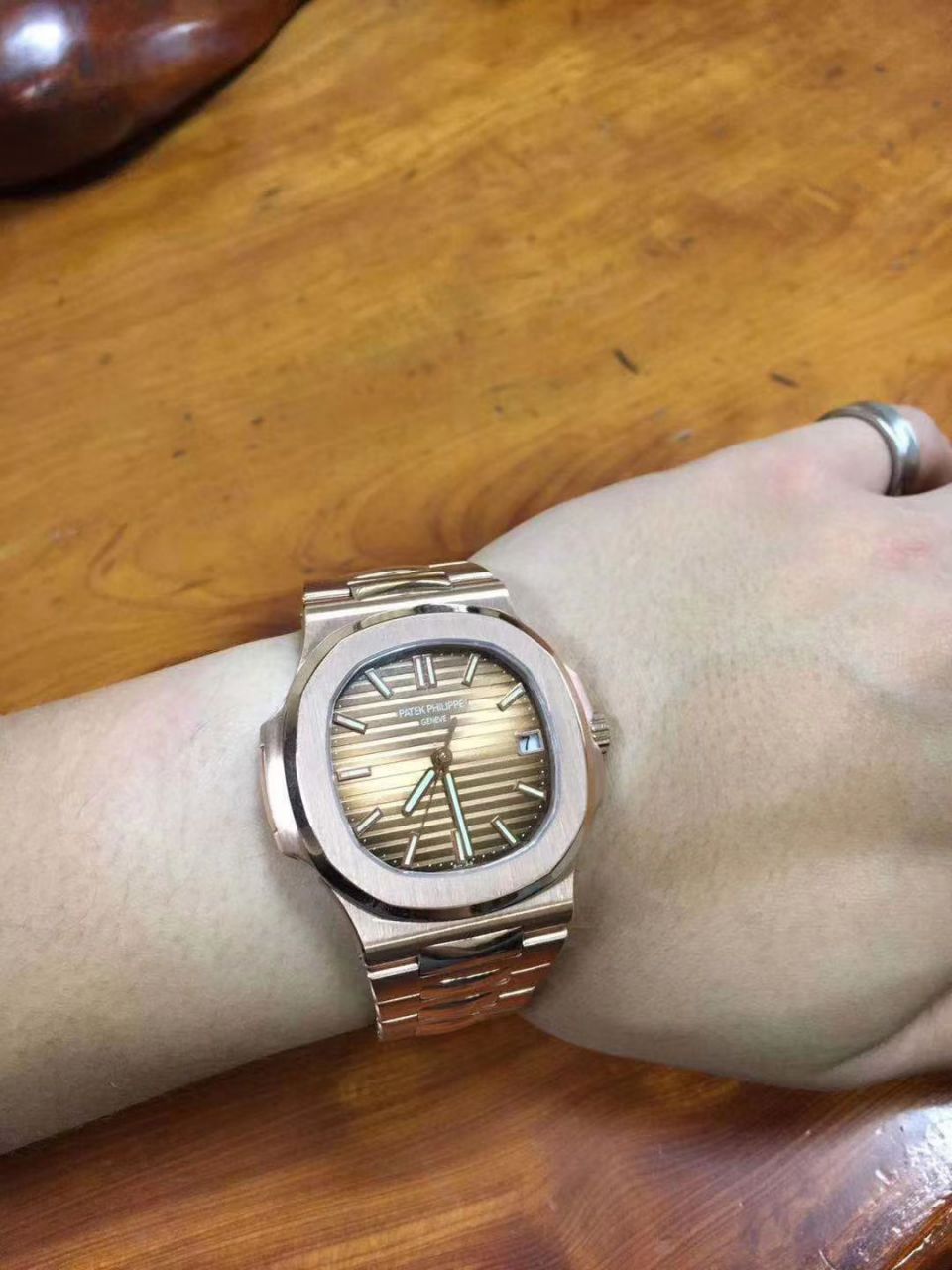  Video analysis  PATEK PHILIPPE 运动系列5711/1A 010 不锈钢 wrist watches ( Nautilus 钢王)【PF Perfect  High quality  Replica Watches 】 / BD232