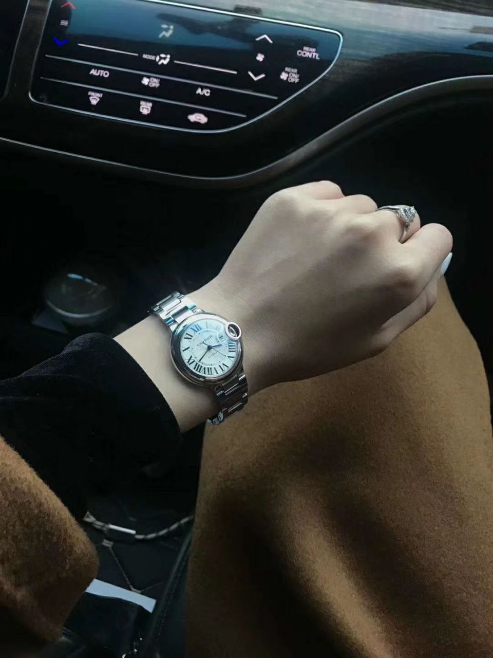 【独家视频测评HBBV6 Perfect  High quality  Replica Watches 】 Cartier  蓝气球系列W6920100女士33毫米机械版本 wrist watches  / K060