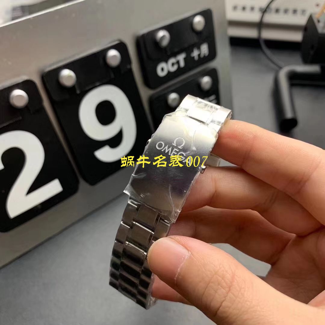 OM Factory OMEGA赛车计时码表【SPEEDMASTER】超霸 Replica Copy  Watches 329.30.44.51.01.002，329.33.44.51.01.001 wrist watches  / M633