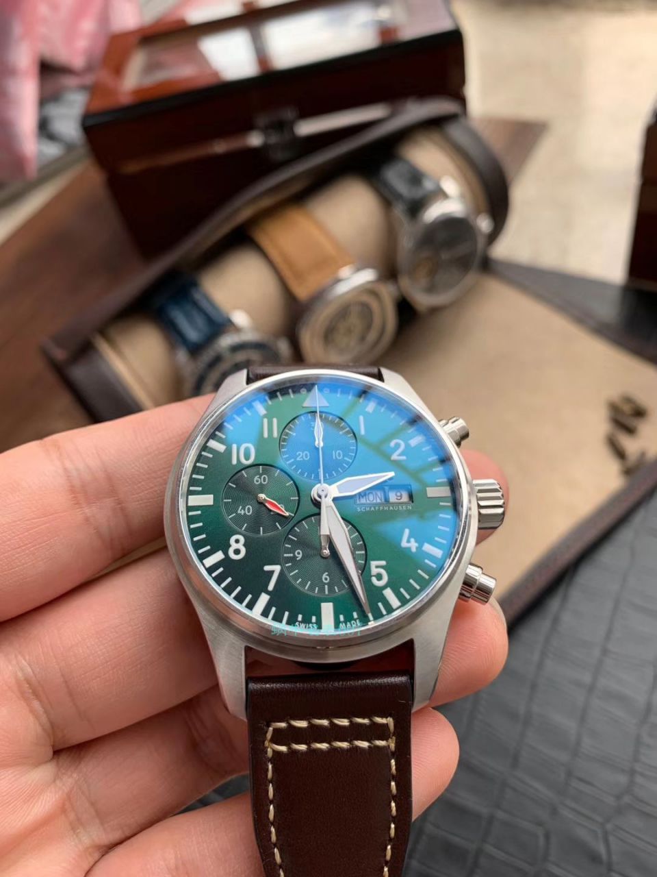 【视频测评新‎款首发‎！硬货！渠‎道出‎口订​单​！原单】IWC IWC 表飞行员系列IW377726 wrist watches  / WG511