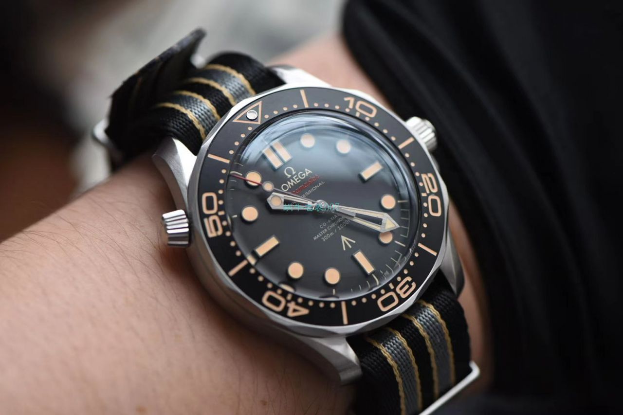 【 Video analysis VS Factory OMEGA詹姆斯邦德007无暇赴死】 Replica Copy  Seamaster 300米210.92.42.20.01.001 wrist watches  / VS680