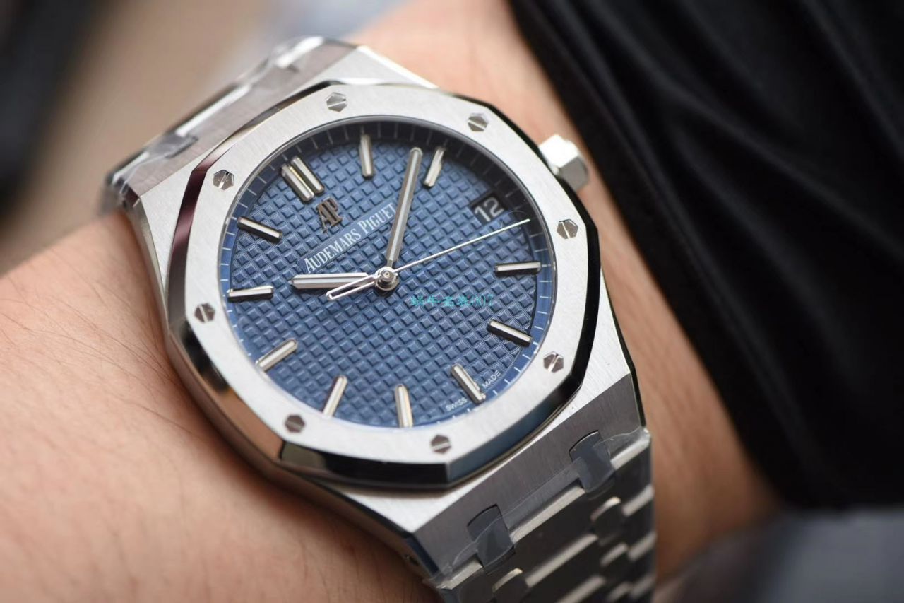 【 Video analysis 】ZF Factory APAudemars Piguet 皇家橡树系列 Replica 15500ST.OO.1220ST.03 wrist watches  / AP188