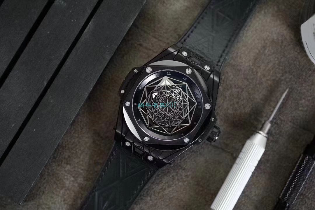 WWF Factory  top  Replica Watches  hublot  big bang SANG BLEU刺青415.CX.1112.VR.MXM18 wrist watches  / YB083