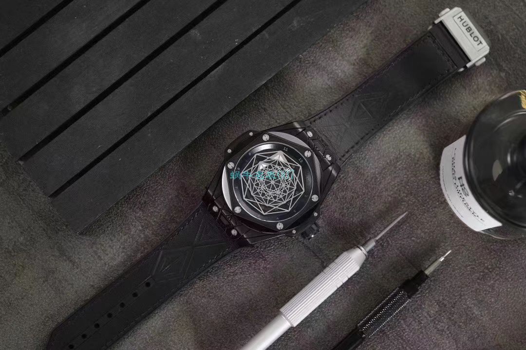 WWF Factory  top  Replica Watches  hublot  big bang SANG BLEU刺青415.CX.1112.VR.MXM18 wrist watches  / YB083