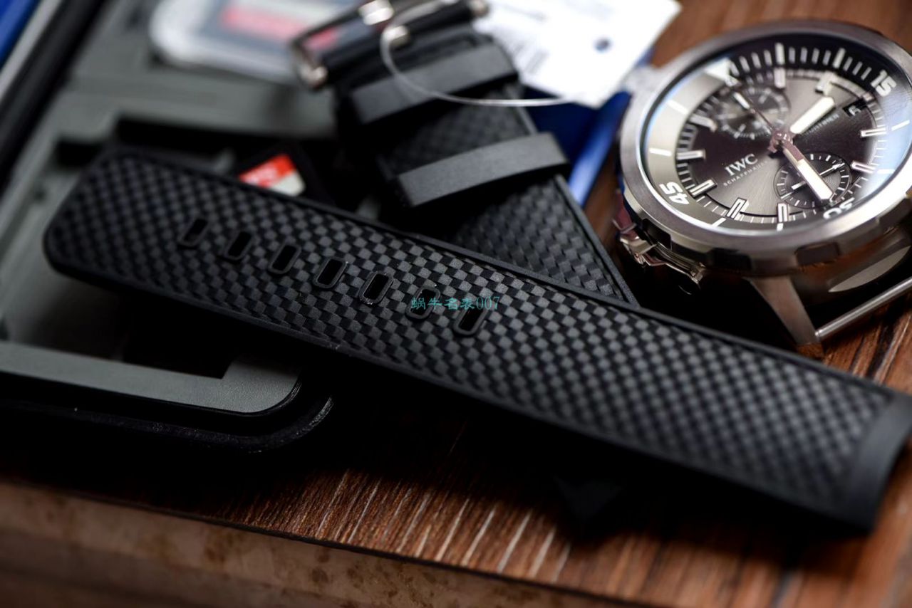 V6 Factory  top  Replica Copy  Watches  IWC 海洋时计鲨鱼特别限量版IW379506 wrist watches  / WG523