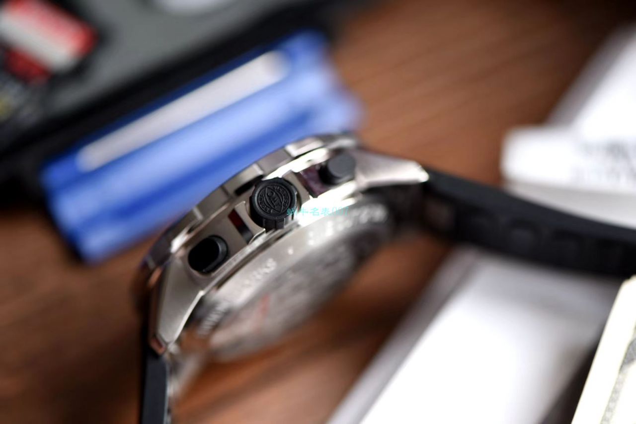 V6 Factory  top  Replica Copy  Watches  IWC 海洋时计鲨鱼特别限量版IW379506 wrist watches  / WG523