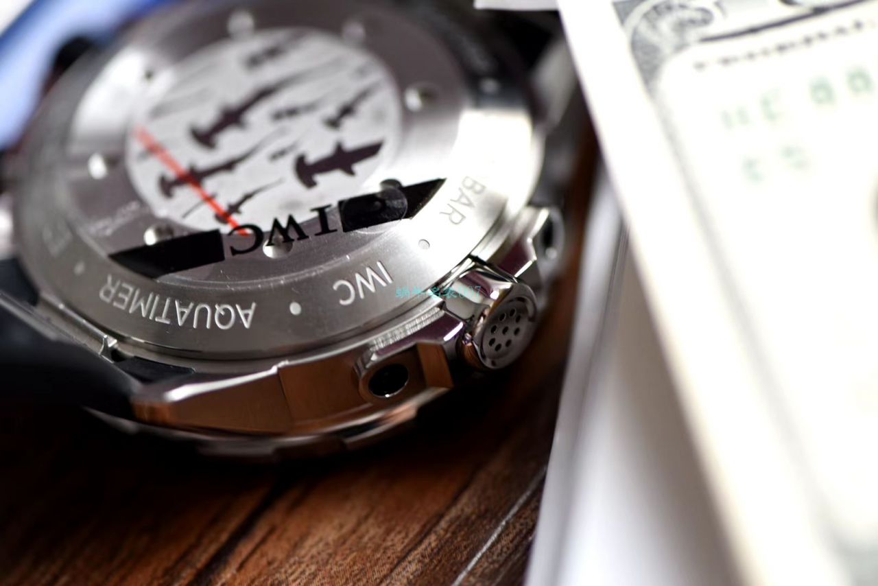 V6 Factory  top  Replica Copy  Watches  IWC 海洋时计鲨鱼特别限量版IW379506 wrist watches  / WG523