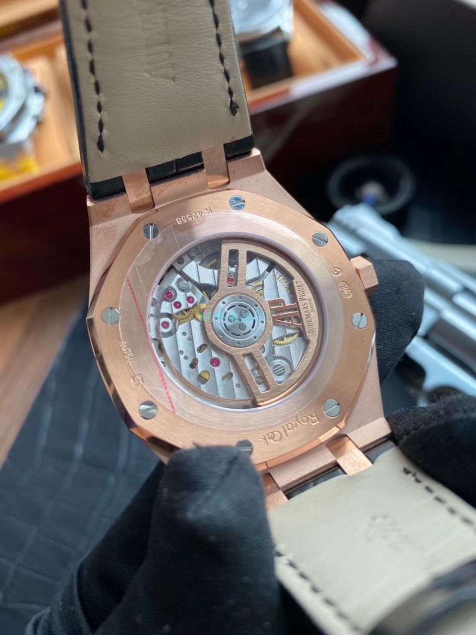  Video analysis OM Factory  top  Replica Watches APAudemars Piguet 皇家橡树 Replica 15500OR.OO.D002CR.01 wrist watches  / AP193