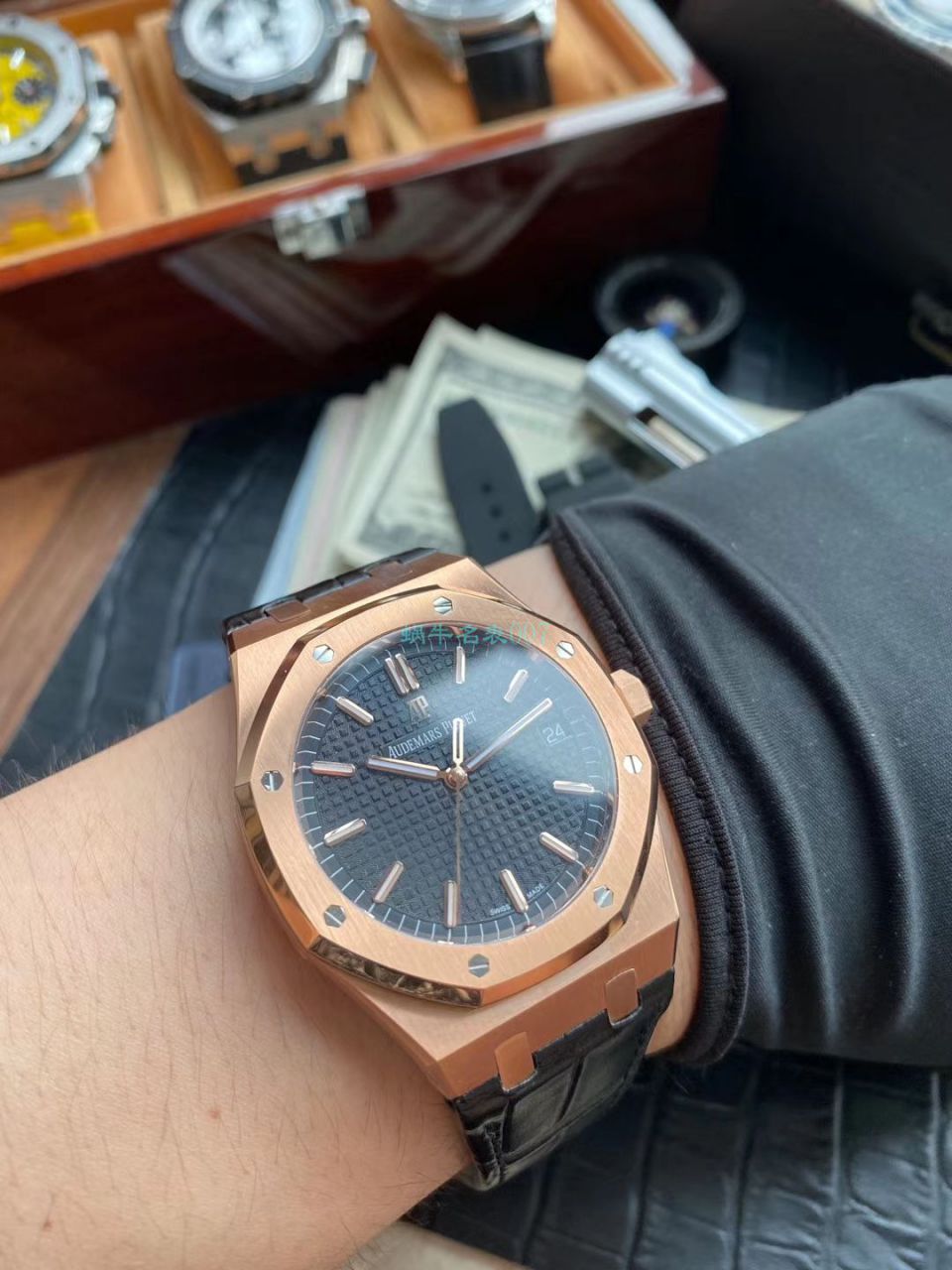  Video analysis OM Factory  top  Replica Watches APAudemars Piguet 皇家橡树 Replica 15500OR.OO.D002CR.01 wrist watches  / AP193