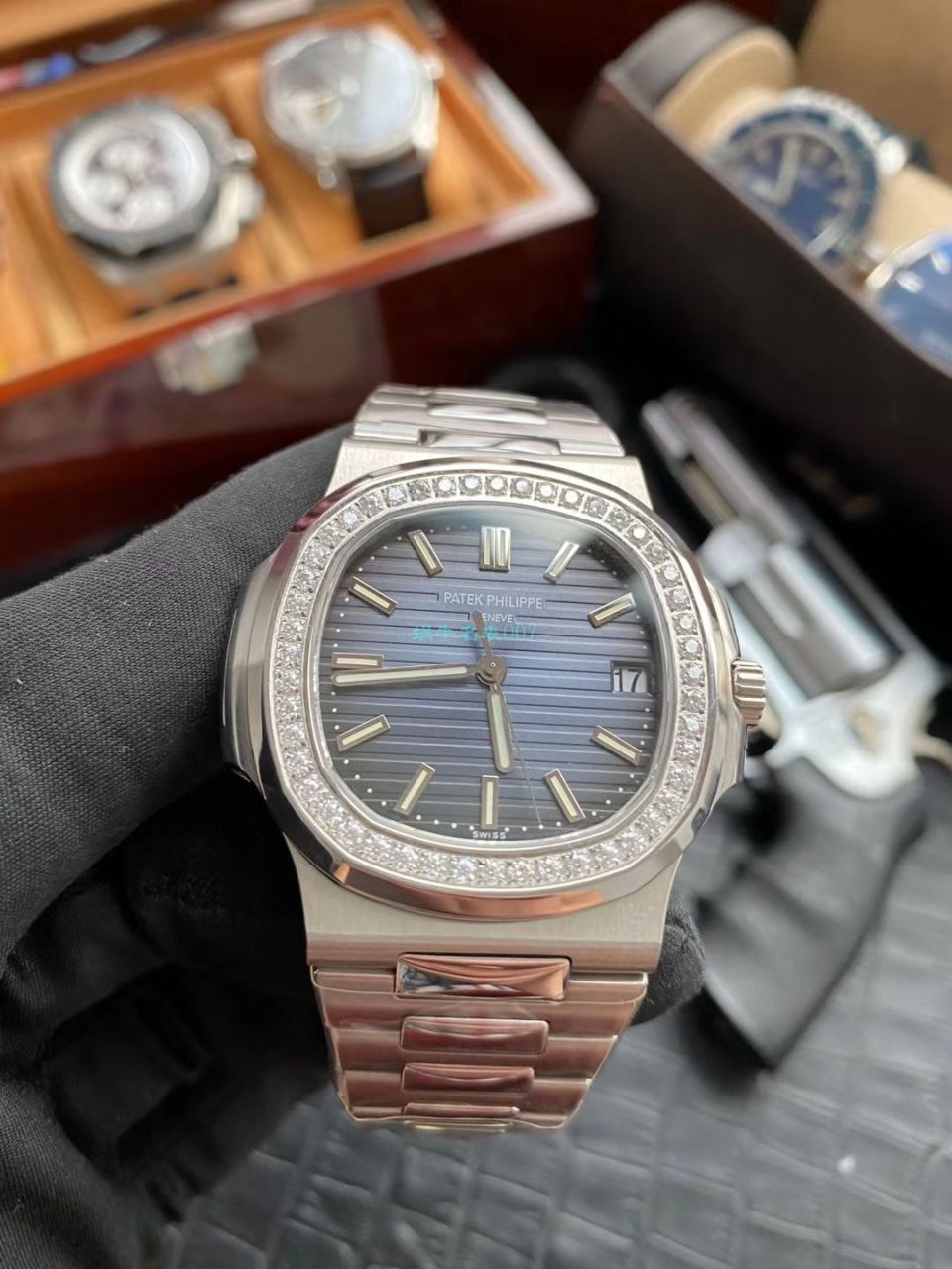  TOP  copy customized PPF Factory V4视频 copy customized 莫桑石、真钻 PATEK PHILIPPE  Nautilus  top  Replica Copy 5711/1A-010奢华与斯文并存 / BD291