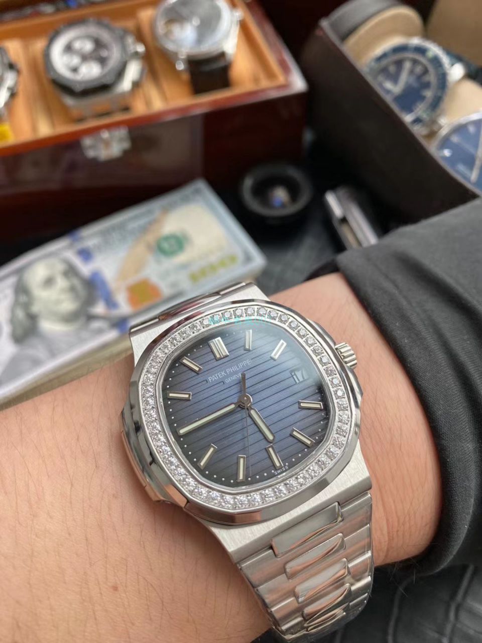  TOP  copy customized PPF Factory V4视频 copy customized 莫桑石、真钻 PATEK PHILIPPE  Nautilus  top  Replica Copy 5711/1A-010奢华与斯文并存 / BD291