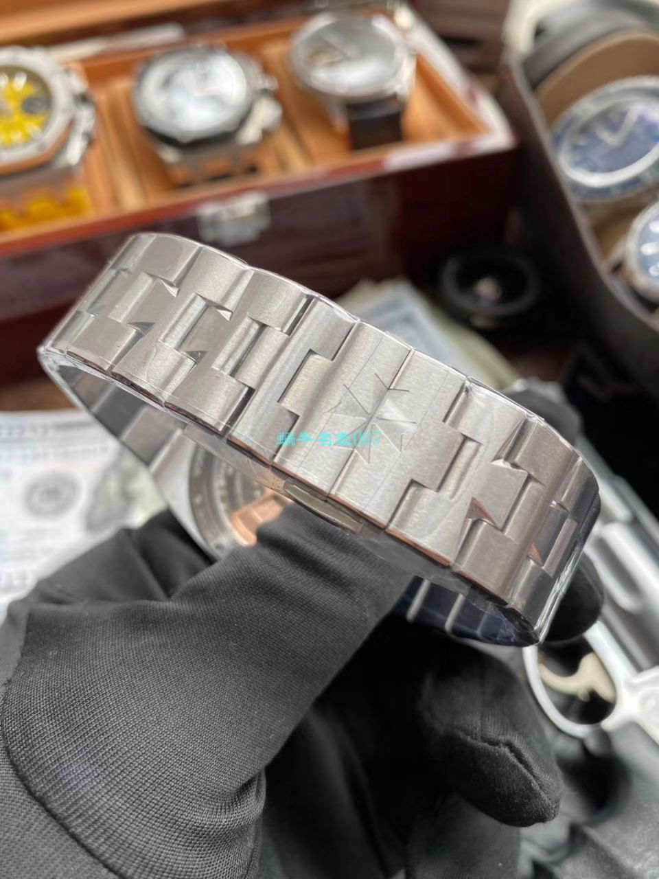 XF Factory 新品预告， top  Replica Copy Vacheron Constantin   Overseas 系列2000V/120G-B122 wrist watches  / JJ223