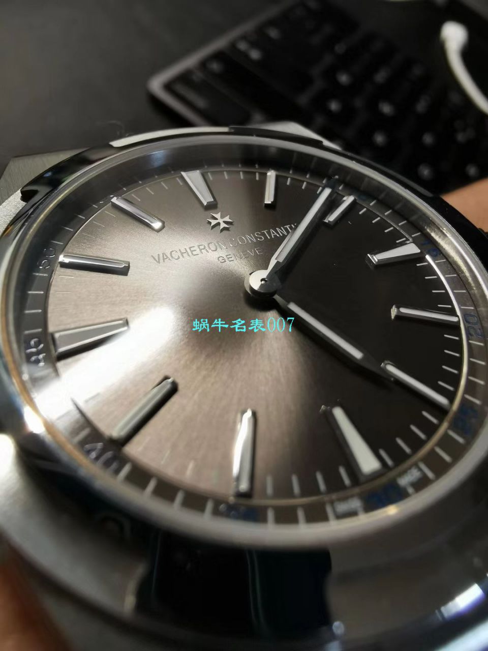 XF Factory 新品预告， top  Replica Copy Vacheron Constantin   Overseas 系列2000V/120G-B122 wrist watches  / JJ223