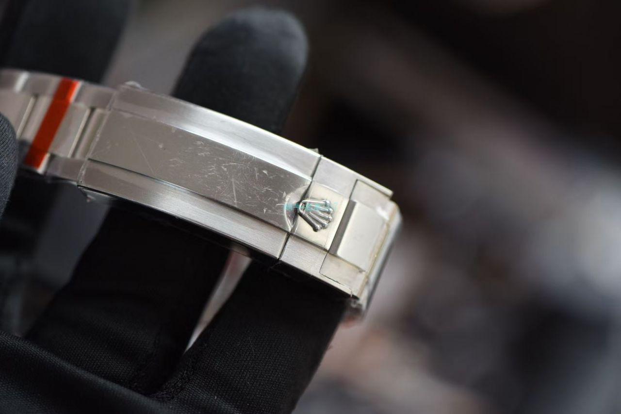 GM Factory  High quality  Replica Watches  Rolex 罗志祥同款后钻蓝钻鬼 / R618